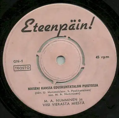 Naiseni Kanssa Eduskuntatalon Puistossa