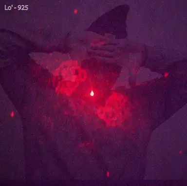 925