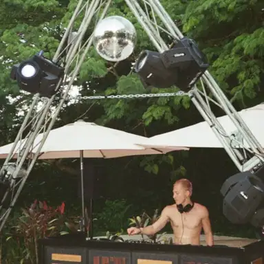 NPR Yucatán — Poolside Closing Set